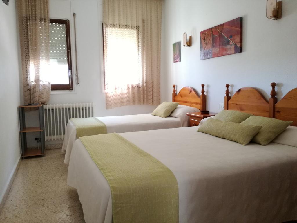 Hostal Los Pinares Lloret de Mar Exterior photo