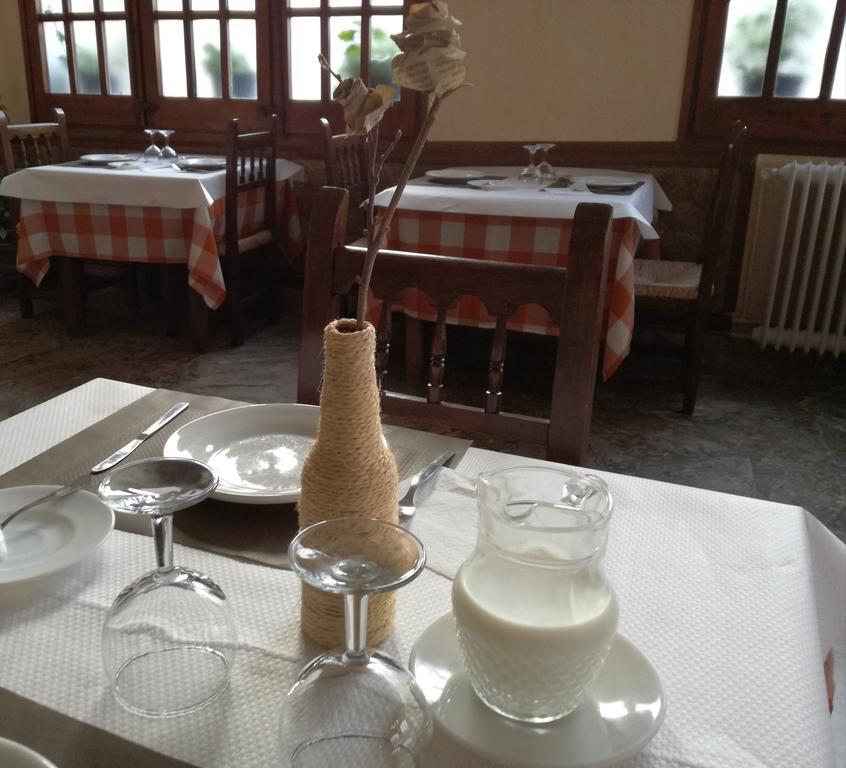 Hostal Los Pinares Lloret de Mar Exterior photo